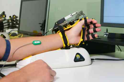 "El éxito de la neurorrehabilitación robótica en el Parkinson es lograr que el paciente se mantenga estable y conserve su calidad de vida el mayor tiempo posible", explica la fisioterapeuta Sara García Delgado
