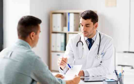 Doctor Santos, de The Test: "Los hombres tienden a resignarse en la andropausia y sienten vergüenza ante la disfunción eréctil"