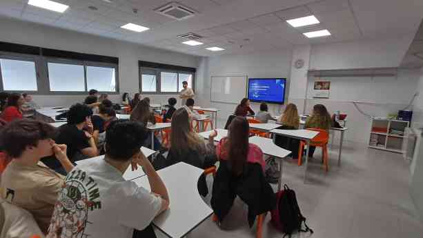 El Colegio Miramadrid, seleccionado para participar en Madrid Es Ciencia con experimentos de física cuántica 
