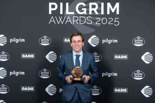 Nieves Álvarez y el alcalde José Luis Martínez -Almeida, premiados en la III Edición de los Premios Pilgrim