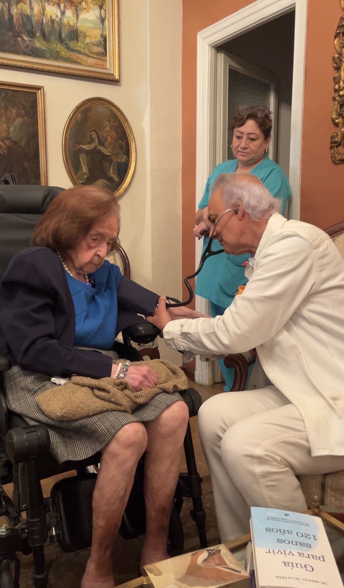 O Dr. Manuel de la Peña, conceituado cardiologista e guru, promove Madrid como a capital europeia da longevidade. O Dr. Manuel de la Peña, conceituado cardiologista e guru, promove Madrid como a capital europeia da longevidade.
