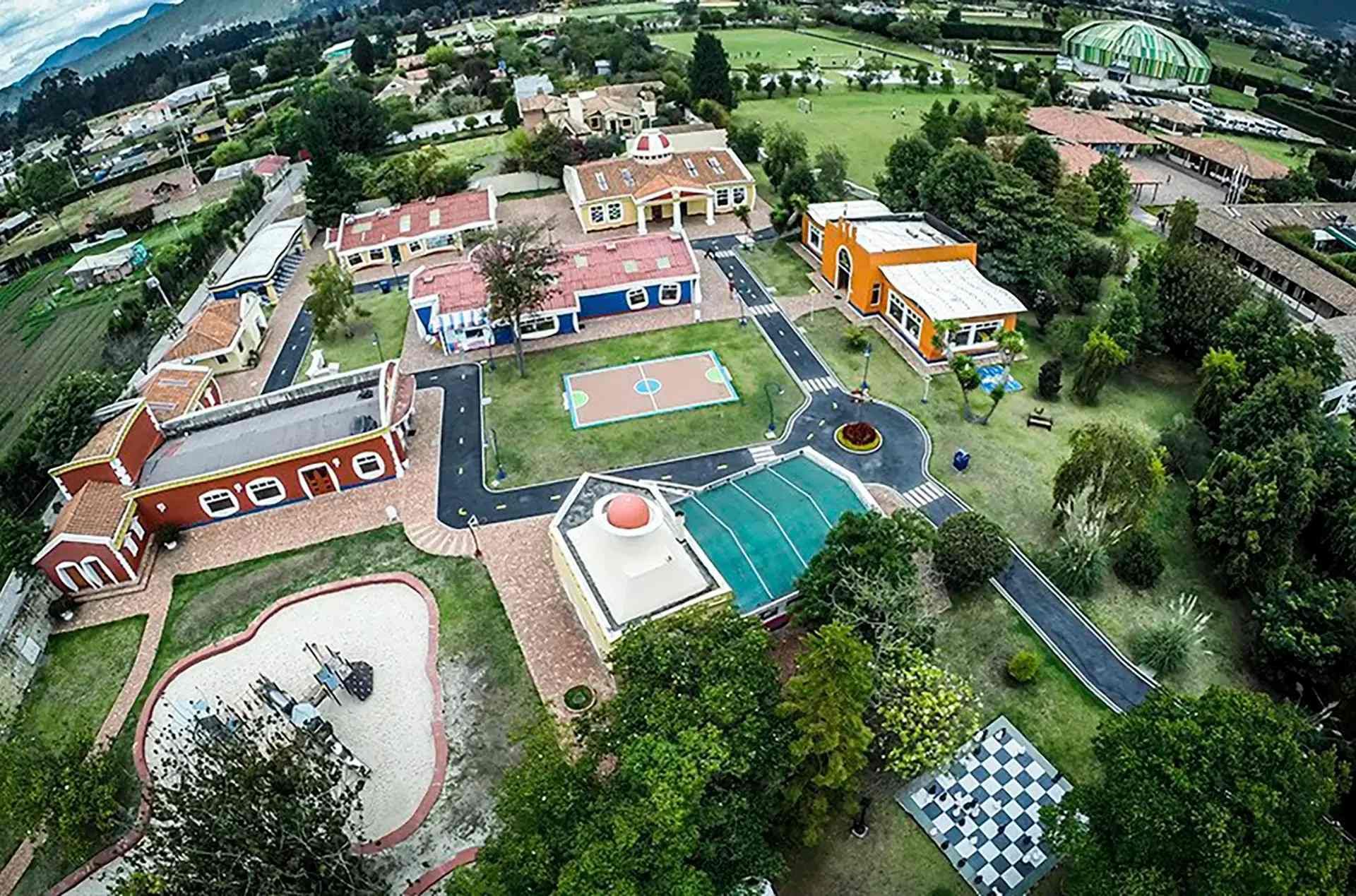 Gimnasio Campestre Los Cerezos Gimnasio Campestre Los Cerezos