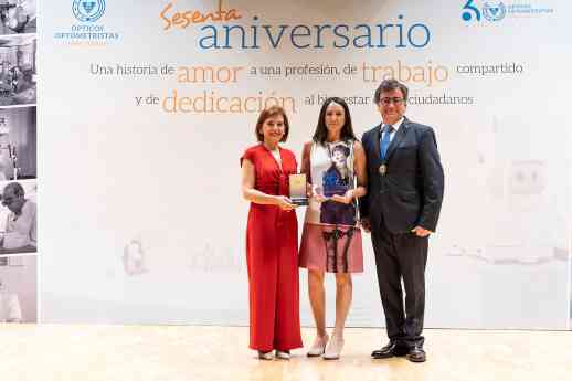 Cione, reconocida con la Medalla del CNOO por su contribución al desarrollo de la profesión en España