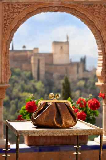 Weekend MaxMara presenta Pasticcino Bag World Tour Spanish Heritage