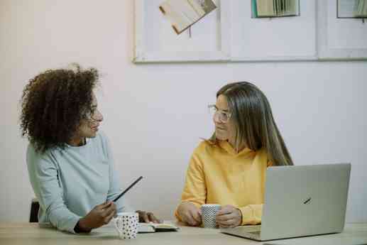 Brecha salarial y baja presencia femenina en cargos directivos retos pendientes en empresas según Coverflex