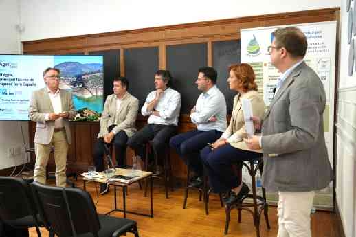 "Con solo el 14% del suelo cultivado, el regadío aporta más de la mitad de la producción agraria"
