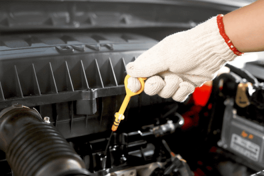 Talleres Murillo destaca la importancia del cambio de aceite en el cuidado del motor del coche 