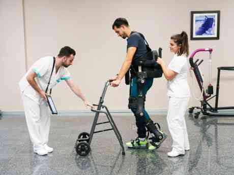 La neurorrehabilitación robótica permite preservar la movilidad y la autonomía en personas con ELA