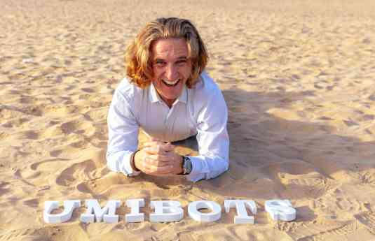 La startup disruptiva Umibots y FCC optimizan la limpieza de playas con los robots inteligentes 'UmiBeach'
