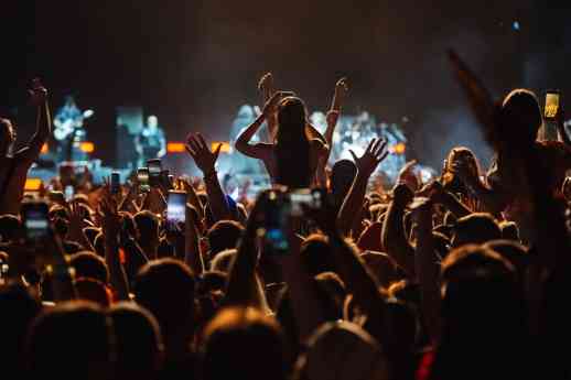 Festivales en pueblos y playas logran conectividad total con satélite y wifi temporal