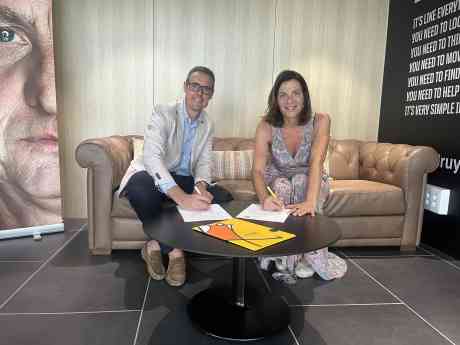 Grupo Moure y la Fundación Cruyff firman un acuerdo para promover la inclusión social a través de la movilidad sostenible