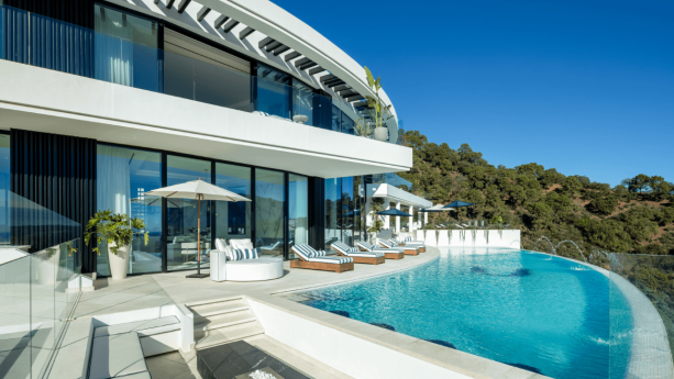 David Vega: 5 innovaciones únicas que están transformando la venta de villas de lujo en Marbella