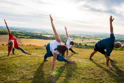 Vacaciones en forma sin gimnasio: cómo adaptar el ejercicio al entorno y mantenerse activo este verano 