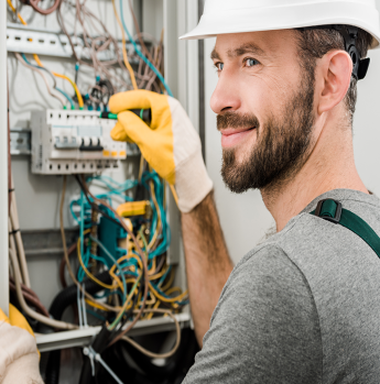 Formación Universitaria prepara el Título Oficial de Técnico en Instalaciones Eléctricas y Automáticas