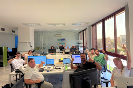 Media Interactiva avanza hacia la semana laboral de 4 días con su nuevo plan ‘Los Viernes al Sol’