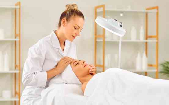 Formación Universitaria impulsa la preparación para el FP Preparatorio de Técnico Medio en Estética y Belleza