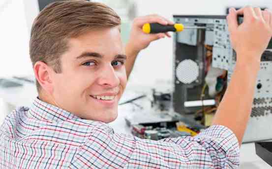 Formación Universitaria lidera la preparación para el FP de Técnico Medio en Sistemas Microinformáticos y Redes
