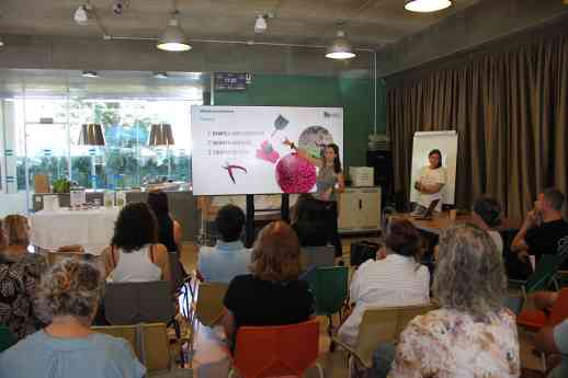 Exploran la viabilidad de crear y comercializar nuevos alimentos a base de escaramujos, endrinas, bellotas o piñas verdes mallorquinas 