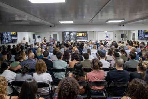 Éxito rotundo en Nicosia: El escritor David Castillo emociona con su documental 'Chipre: La Isla Dividida'