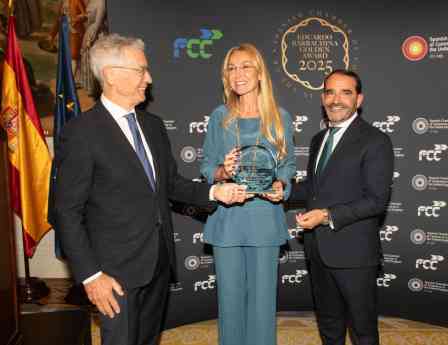 Esther Alcocer Koplowitz, galardonada con el Premio de Oro Eduardo Barrachina 2025