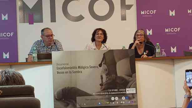 Documental 'Voces en la Sombra' visibiliza la lucha por el reconocimiento médico y social de la Encefalomielitis Miálgica Severa en evento con destacados profesionales y emotivas historias de pacientes