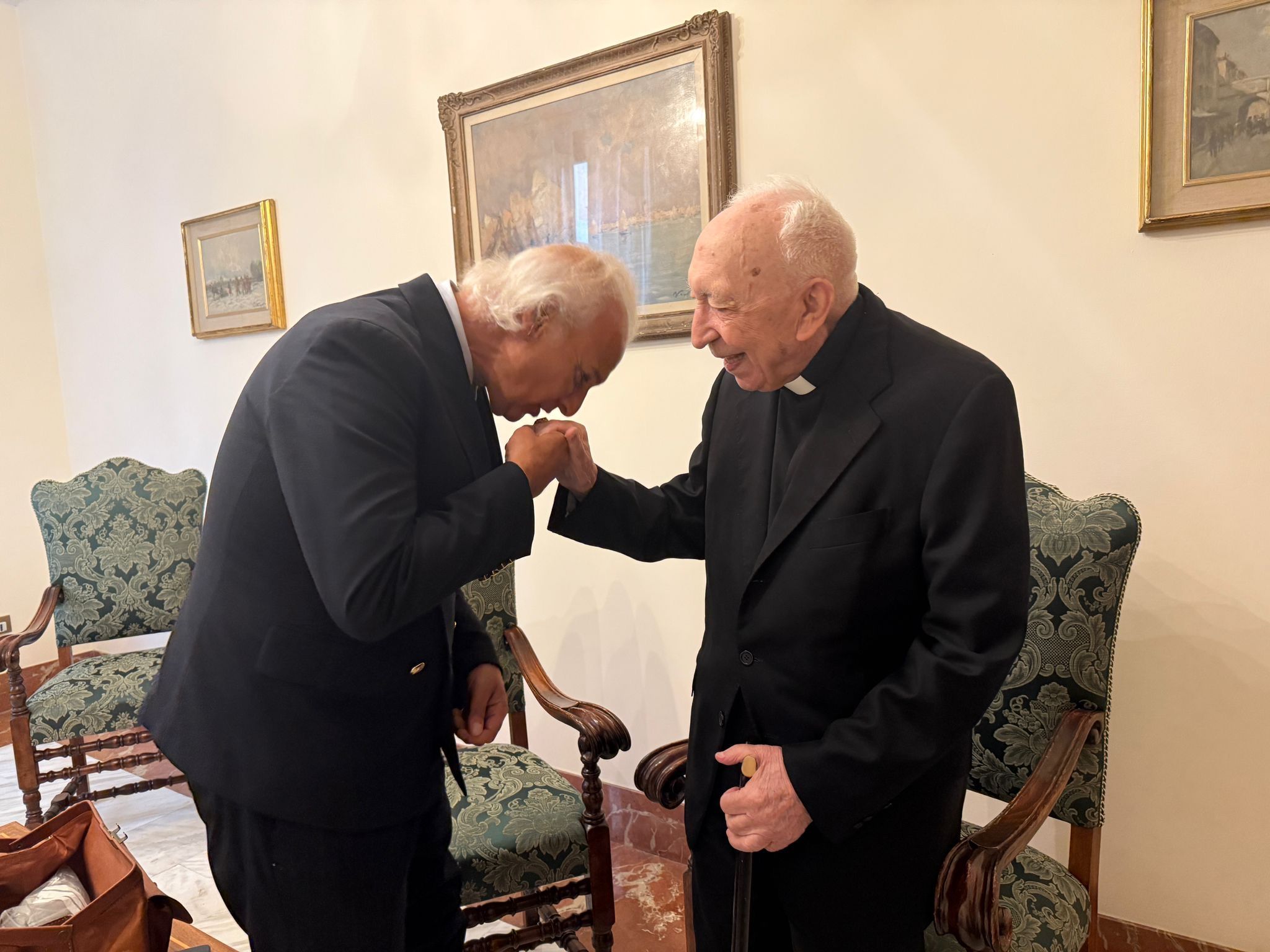 O Dr. Manuel de la Peña com o cardeal Angelo Acerbi no Vaticano.