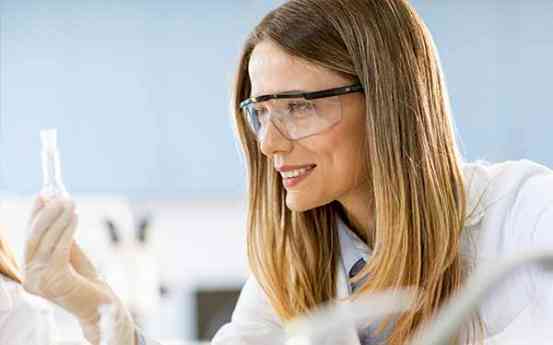 Formación Universitaria prepara para el Título Oficial de Técnico Superior en Laboratorio Clínico y Biomédico