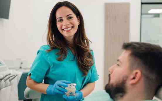 Formación Universitaria impulsa la preparación para obtener el Título Oficial de Técnico Superior en Prótesis Dentales