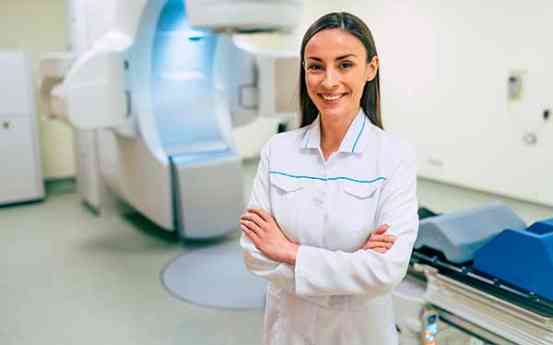 Formación Universitaria impulsa la preparación para obtener el Título Oficial de Técnico Superior en Radioterapia y Dosimetría