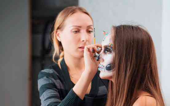Formación Universitaria lanza su preparación online para el Título Oficial de Técnico Superior en Caracterización y Maquillaje Profesional