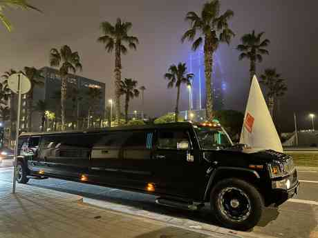 La limusina Hummer negra más grande de Cataluña llega a Barcelona tras ser galardonada como 'Miss Las Vegas'