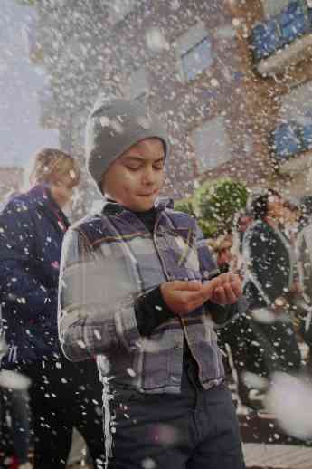 Turrones Picó cumple el sueño de un niño de siete años: que nieve en Murcia