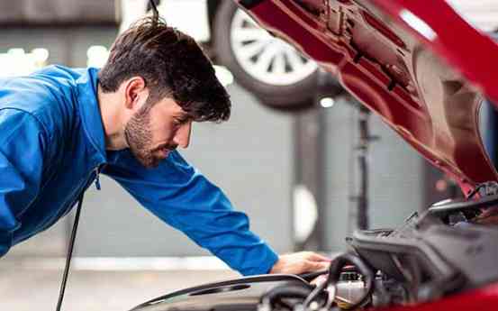 Formación Universitaria impulsa la capacitación técnica en automoción con su programa preparatorio oficial