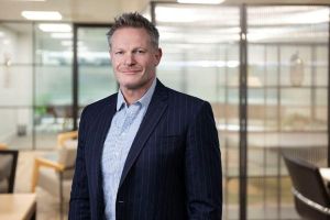 Caldwell amplía sus capacidades globales en finanzas y bienes raíces con Ben Sturnham como nuevo socio