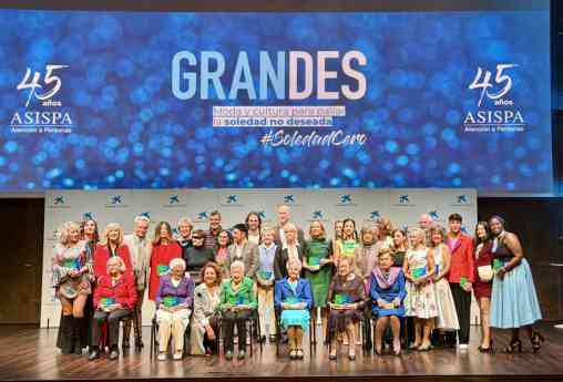 Talento sénior y figuras de la cultura iluminan la presentación del Calendario GRANDES 2026 de ASISPA