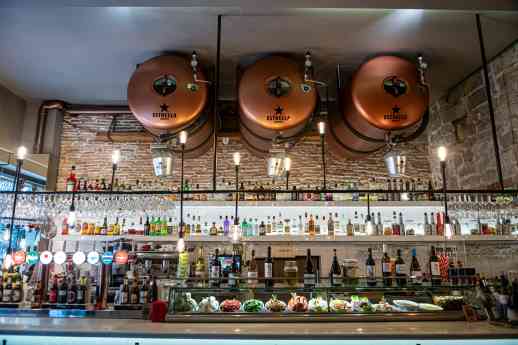 Tres generaciones y un mismo ‘caliu’: Tapas La Bona Sort en el corazón del Born de Barcelona