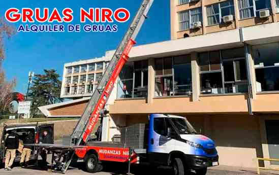 La manera más segura de mover muebles y materiales en altura la solución de GRÚAS NIRO