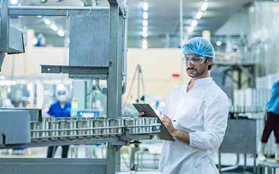 Formación Universitaria presenta su curso de Técnico Superior en Química Industrial