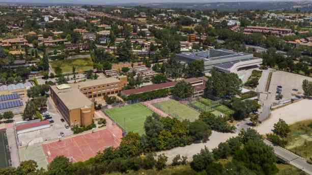 El programa del Diploma IB Rosales – Nebrija es autorizado por la organización del Bachillerato Internacional para impartirse en el Colegio Santa María de los Rosales junto con la Universidad Nebrija 