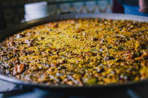 La paella explica mejor que ningún gráfico cómo vive hoy la gente