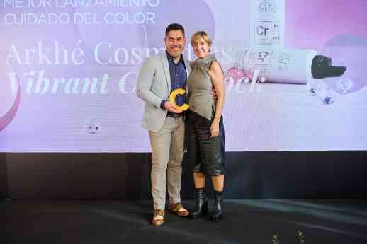 Arkhé Cosmetics gana el Premio Clara 2025 a Mejor Lanzamiento de Cuidado del Color con Vibrant Color Lock