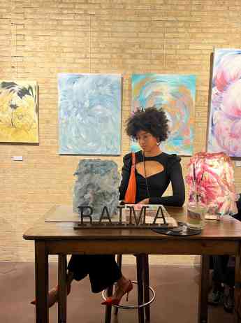 La revelación artística Carmela Sidibé inaugura exposición en la emblemática Raima de Barcelona