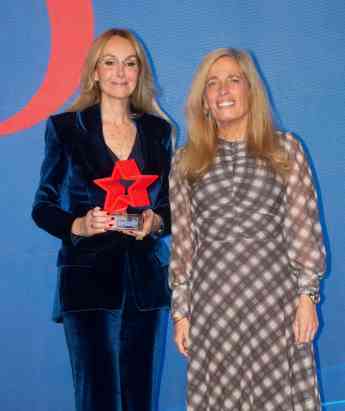 Esther Alcocer Koplowitz recoge el Premio Excelente otorgado a FCC por la Comunidad de Madrid