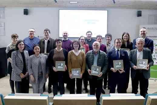 FEUSE celebra su 30 aniversario reconociendo a profesionales y entidades que han impulsado el euskera en el ámbito farmacéutico