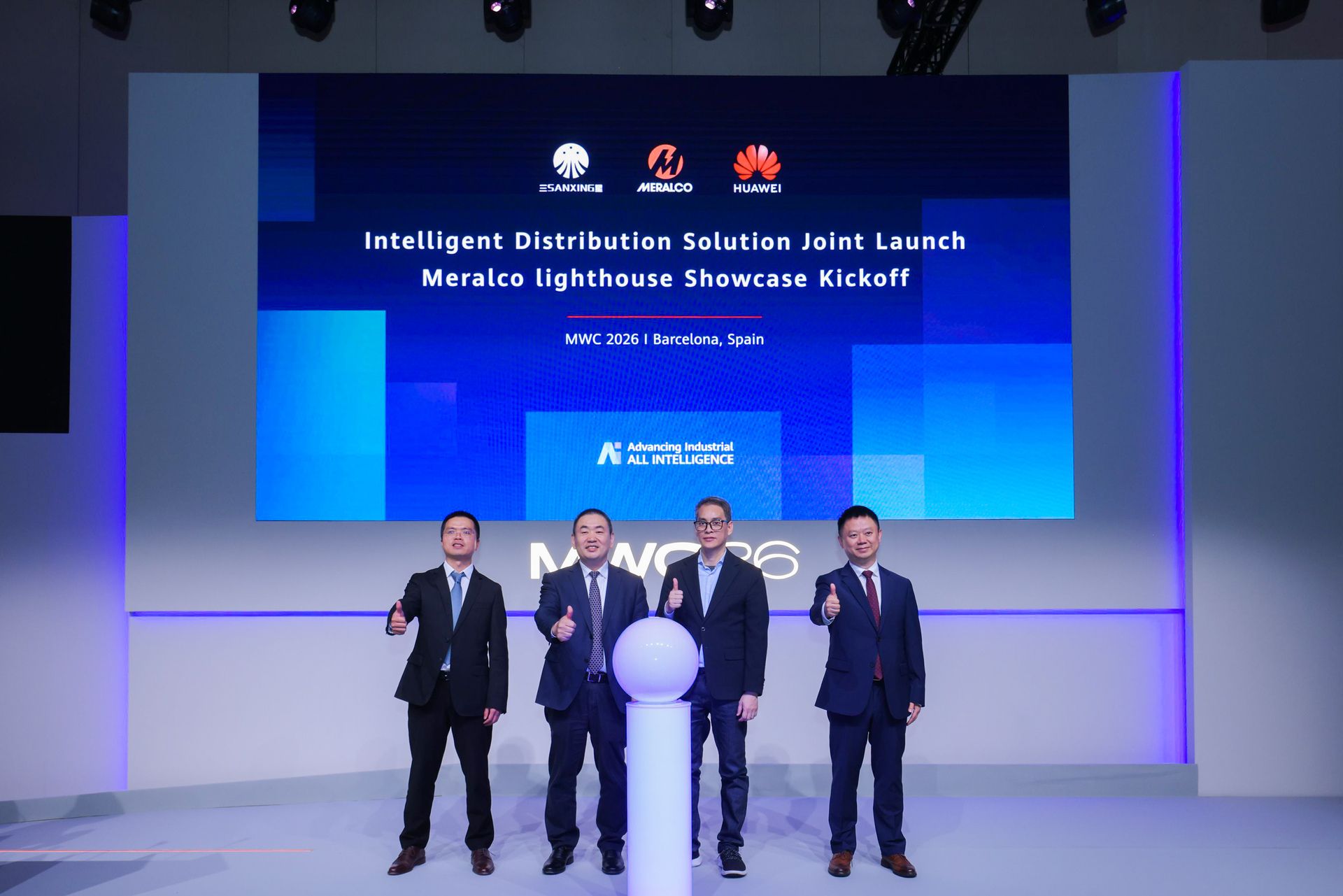 Simon Zhou, David Sun, Roque D. Bacani e Perry Yang Simon Zhou, David Sun, Roque D. Bacani e Perry Yang