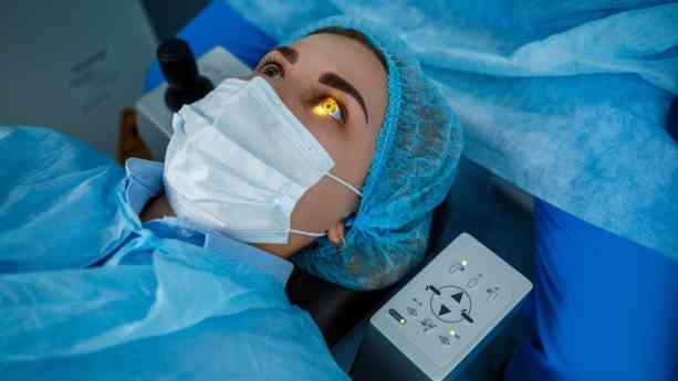 "Antes de una cirugía ocular, se debe realizar un estudio exhaustivo y personalizar el tratamiento para cada caso concreto", Dra. Evangelina Grillo, especialista en Oftalmología del Hospital Quirónsalud Vitoria
