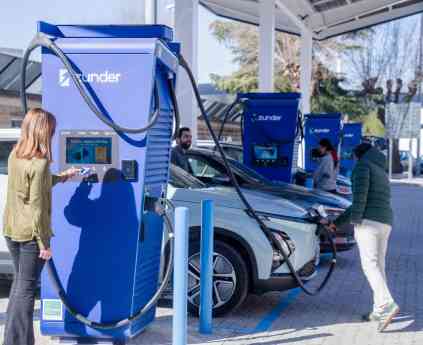 El 71% de usuarios usará su vehículo eléctrico en Semana Santa ante el incremento del combustible