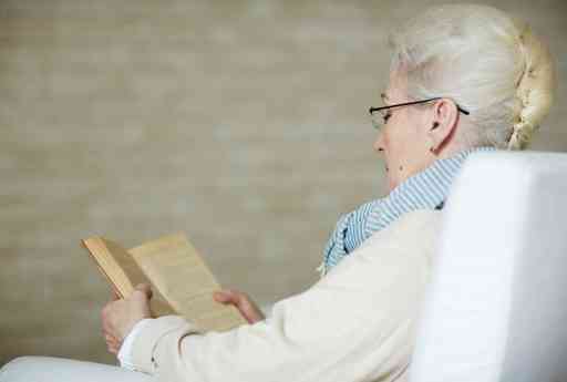 Leer en varios idiomas: el entrenamiento cerebral del que nadie habla y que puede retrasar la demencia hasta cinco años 