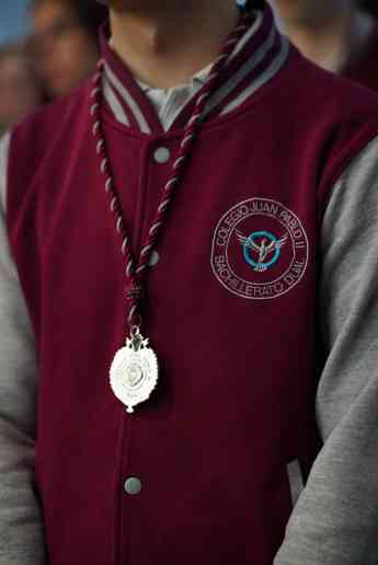 La VI promoción del Colegio Juan Pablo II se gradúa bajo el Sagrado Corazón