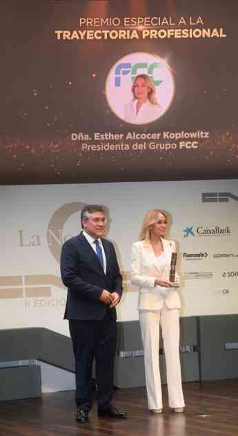 Esther Alcocer Koplowitz recibe el Premio de Honor de la CNC a toda su trayectoria profesional